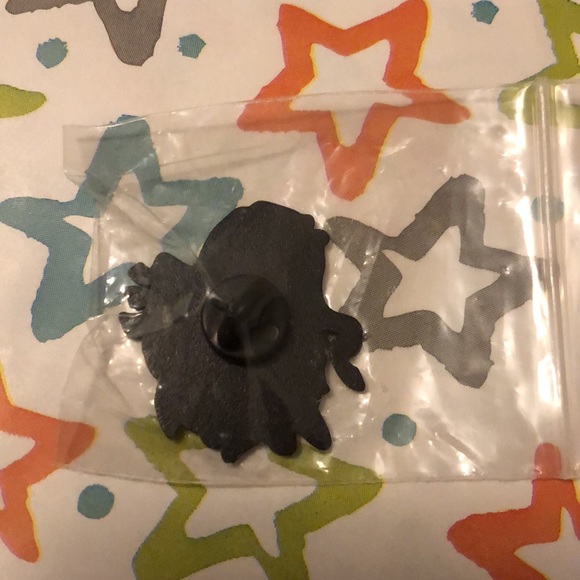 Demon Slayer Nezuko Kamado Manga Metal Enamel Pin Brooch - Picture 3 of 6